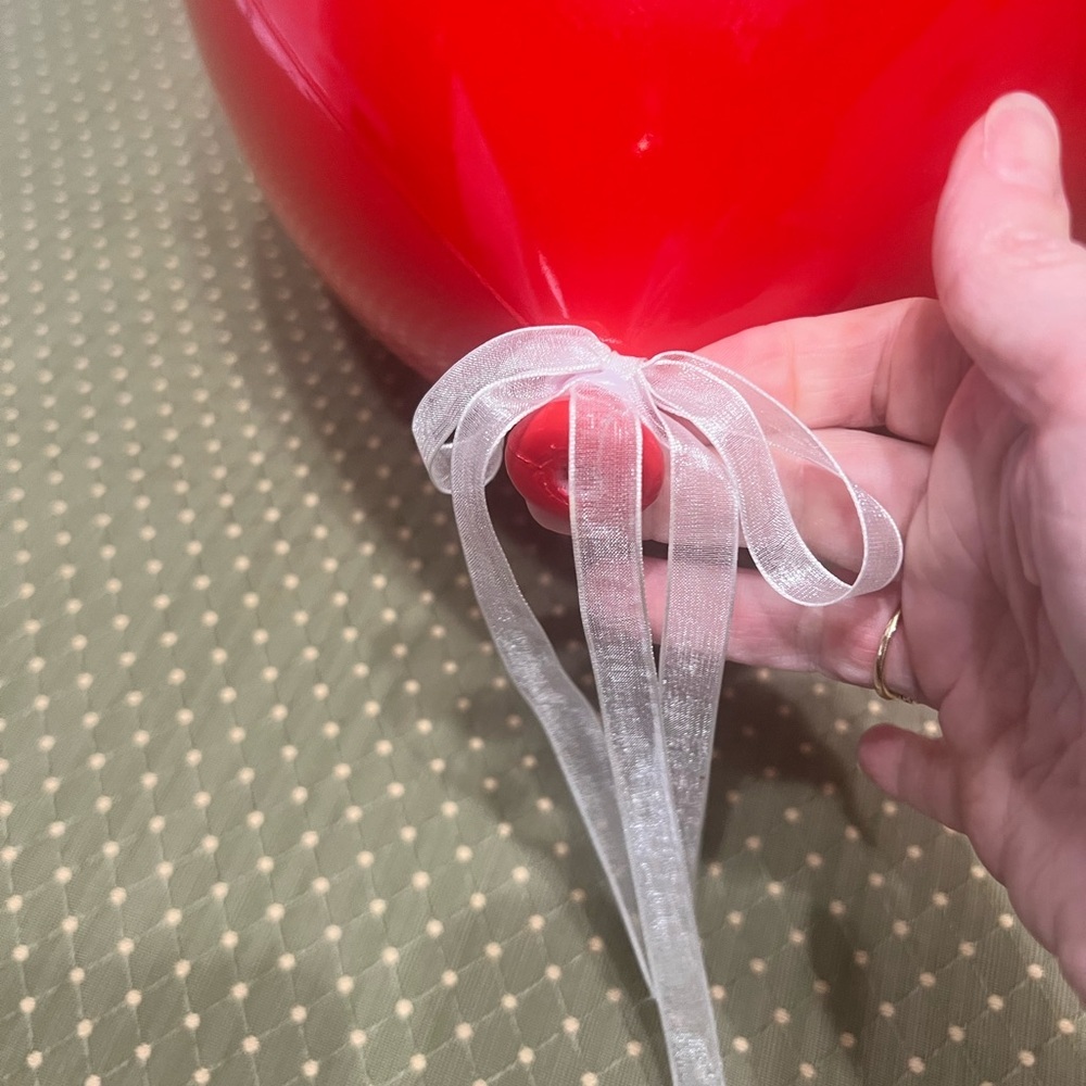 14” Red Kisses Ceramic Balloon - Picture 5 of 9